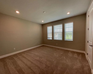 4612 Almada Lane - Photo Thumbnail 4