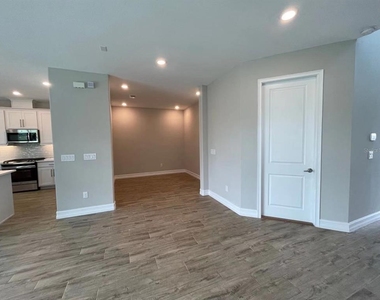 4612 Almada Lane - Photo Thumbnail 9