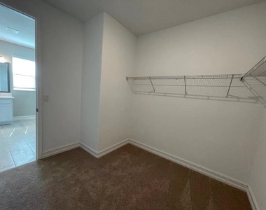 4612 Almada Lane - Photo Thumbnail 12