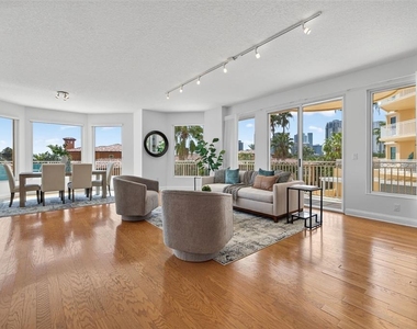 555 5th Avenue Ne - Photo Thumbnail 3