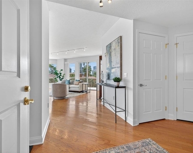 555 5th Avenue Ne - Photo Thumbnail 2