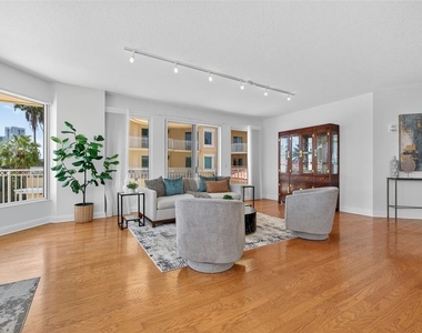 555 5th Avenue Ne - Photo Thumbnail 4