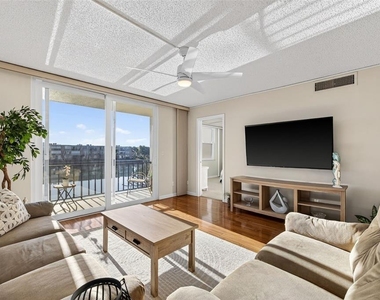 7625 Sun Island Drive S - Photo Thumbnail 12