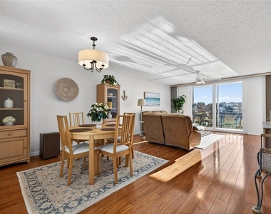 7625 Sun Island Drive S - Photo Thumbnail 8