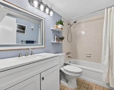 7625 Sun Island Drive S - Photo Thumbnail 20