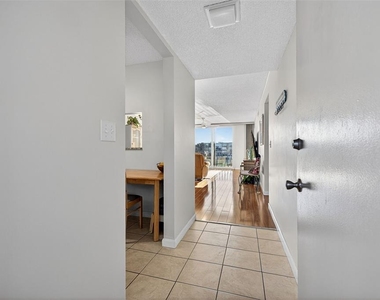 7625 Sun Island Drive S - Photo Thumbnail 1