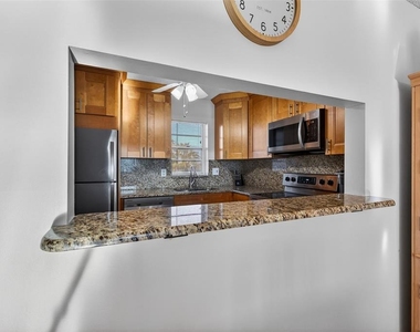 7625 Sun Island Drive S - Photo Thumbnail 7