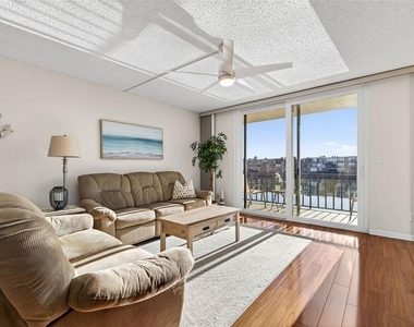 7625 Sun Island Drive S - Photo Thumbnail 11