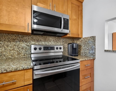 7625 Sun Island Drive S - Photo Thumbnail 4