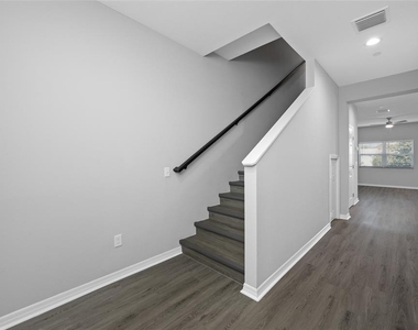 2117 Sebring Place - Photo Thumbnail 2