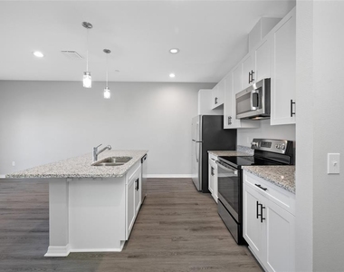2117 Sebring Place - Photo Thumbnail 6