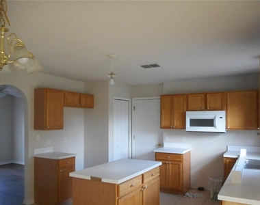 950 Derbyshire Drive - Photo Thumbnail 6