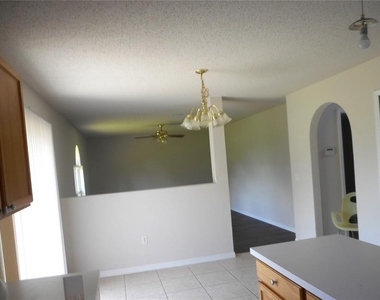 950 Derbyshire Drive - Photo Thumbnail 9