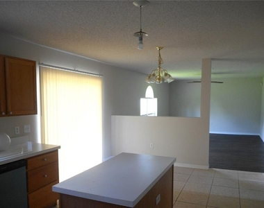 950 Derbyshire Drive - Photo Thumbnail 8