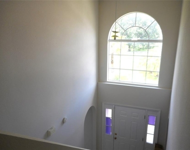 950 Derbyshire Drive - Photo Thumbnail 4
