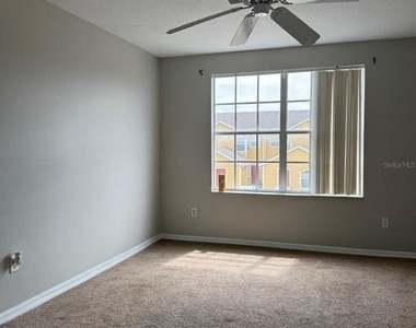 631 Washington Palm Loop - Photo Thumbnail 8