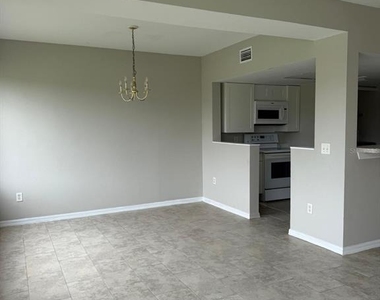 631 Washington Palm Loop - Photo Thumbnail 3