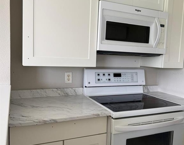 631 Washington Palm Loop - Photo Thumbnail 5