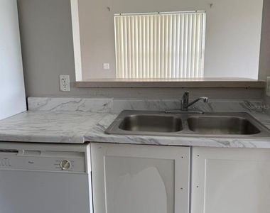631 Washington Palm Loop - Photo Thumbnail 6