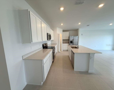 355 Artemis Street - Photo Thumbnail 8
