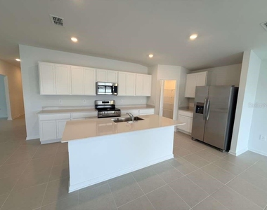 355 Artemis Street - Photo Thumbnail 5