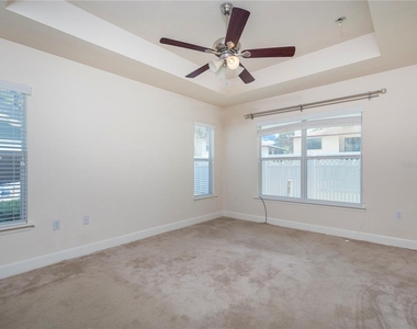 10727 Nw 65th Way - Photo Thumbnail 9