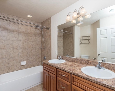 10727 Nw 65th Way - Photo Thumbnail 10