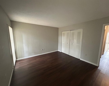 2811 Sw Archer Road - Photo Thumbnail 12