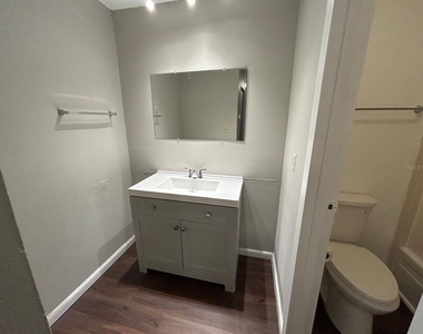 2811 Sw Archer Road - Photo Thumbnail 8