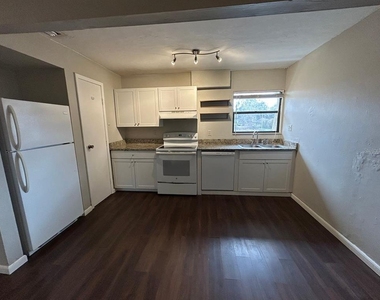 2811 Sw Archer Road - Photo Thumbnail 6