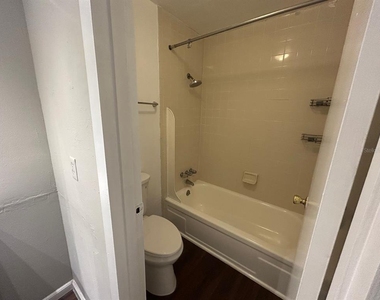 2811 Sw Archer Road - Photo Thumbnail 9