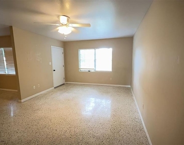 3330 Nw 27th Avenue - Photo Thumbnail 3