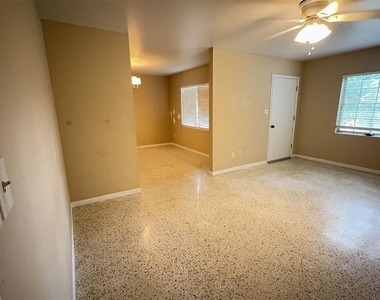 3330 Nw 27th Avenue - Photo Thumbnail 4