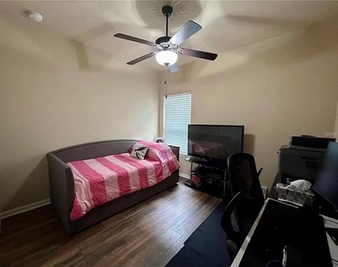 9883 Nw 17th Road - Photo Thumbnail 10