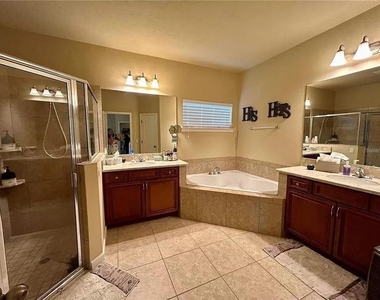 9883 Nw 17th Road - Photo Thumbnail 7