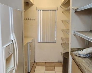 3404 Nw 52nd Terrace - Photo Thumbnail 4