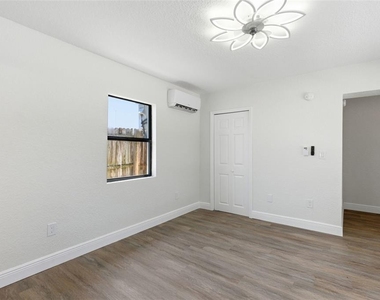 113 145th Avenue E - Photo Thumbnail 11