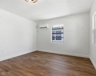 113 145th Avenue E - Photo Thumbnail 7
