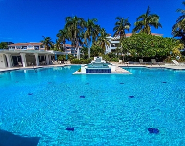 360 Gulf Of Mexico Drive - Photo Thumbnail 7