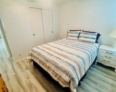 2305 Bay Drive - Photo Thumbnail 8