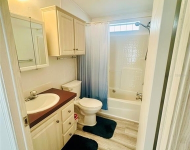 2305 Bay Drive - Photo Thumbnail 6