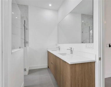 12004 Newgate Avenue - Photo Thumbnail 16
