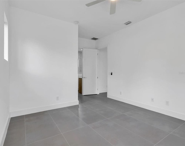 12004 Newgate Avenue - Photo Thumbnail 15