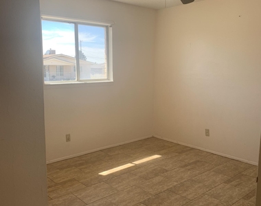 703 Hilton Avenue - Photo Thumbnail 7