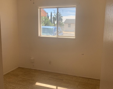 703 Hilton Avenue - Photo Thumbnail 8