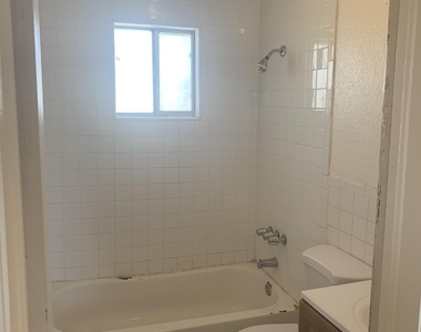 703 Hilton Avenue - Photo Thumbnail 6