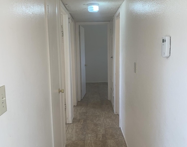 703 Hilton Avenue - Photo Thumbnail 4