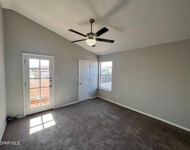11013 Thatcher Pond Lane - Photo Thumbnail 4