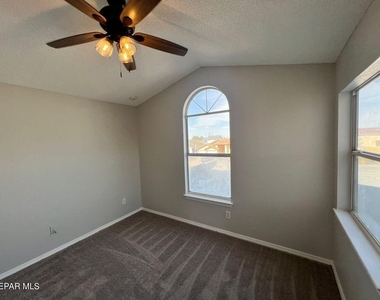 11013 Thatcher Pond Lane - Photo Thumbnail 8