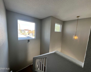 11013 Thatcher Pond Lane - Photo Thumbnail 6